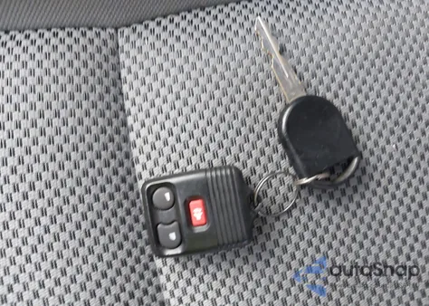 2005 Ford Escape Xlt z USA, uszkodzony, nr VIN 1FMCU93185KB07394